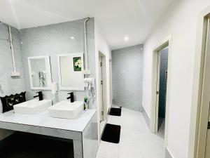 Demi Cafe and Hostel