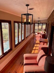 Historic Farm Cottage Perfect for Groups and Horseback Riding in Virginia