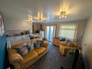 Private, Modern and Detached Garden Apartment