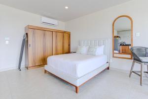 Centrally Located Apartment w Pool Gym Cowork