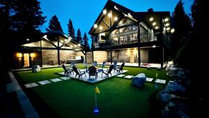 Luxurious Mountain Cabin with Sauna, Hot Tub, and Outdoor Fireplace, Perfect for a Relaxing Weekend Getaway in Utah