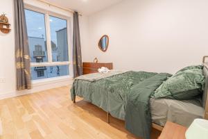 Charming Penthouse Brooklyn Getaway w Patio Terrace