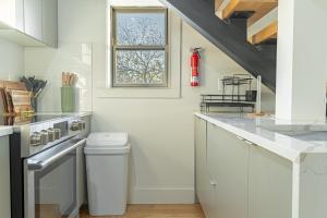 Charming Penthouse Brooklyn Getaway w Patio Terrace