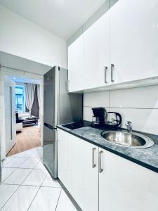 Comfy 1-Bedroom Apartment, 12 Minutes from Central Area