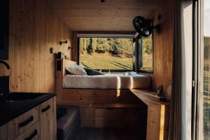 Parcel Tiny House Barroux, entouré par les lamas près du Mont Ventoux