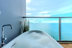 Zire Wongamat Pattaya by Silqhaus