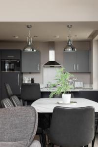 Skyline Serenity: Exquisite 3-Bedroom Ultra-Luxury Penthouse