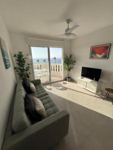 Beautiful 2 bedroom apartment in Playa Honda with Spectacular Sea Views