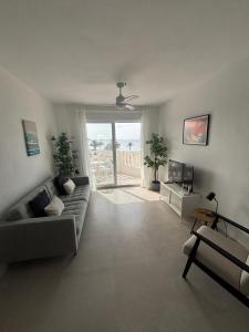 Beautiful 2 bedroom apartment in Playa Honda with Spectacular Sea Views