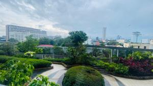 Manhattan Heights TowerD-Unit5 Vivs room Studio type