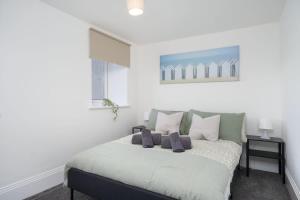 Modern 5 BED-2 BATH Apartment - by Holiday Homes