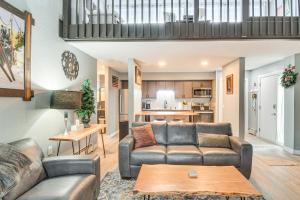 half Mi to Peak 8 SuperChairs Snow! New Breck Condo