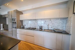 Agar Villa 2BR Home with Garden & Hot Tub