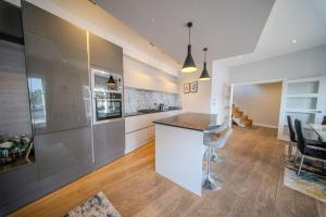 Agar Villa 2BR Home with Garden & Hot Tub