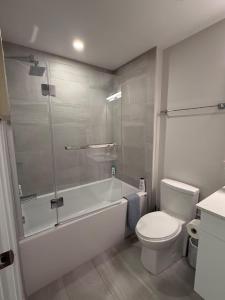 Modern and Chic One Bedroom Apartment in Downtown