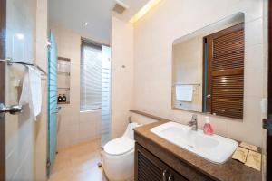 Tropical Pool Villa Thai-modern Villa with an OFFICE