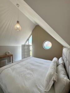 The Quays - Ten at Twilight