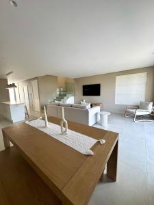 The Quays - Ten at Twilight