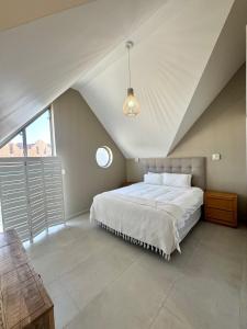 The Quays - Ten at Twilight