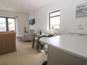 Sea View Apartment - 2 Bedrooms - Sleeps 4