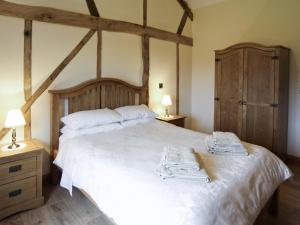 Cwm Corn Barn - Hw7662