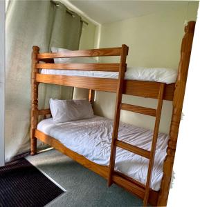 36 Beach Court - Saundersfoot - Sea Views, Parking, Balcony