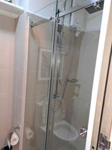 Homey Roxas Blvd Condo Pool Parking WiFi