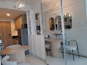 Homey Roxas Blvd Condo Pool Parking WiFi