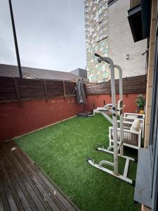 Modern City-Centre Flat with Porch