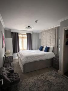 Modern City-Centre Flat with Porch