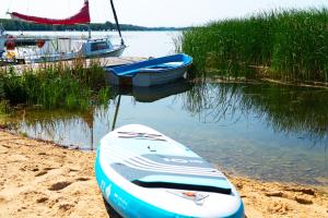 3 WIDOKI Kiekrz -domki Tiny House z prywatną plażą i pomostem nad jeziorem Kierskim