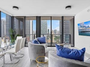 X Lounge VIII - Downtown Miami High-Rise Rooftop pool & City Views