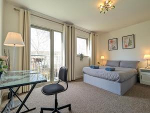 Large 3-Bedrooms House Near Centre Free Parking