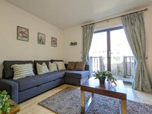 Large 3-Bedrooms House Near Centre Free Parking