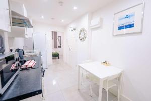 Ground Floor 1 Bedroom Apartment with Private Patio Garden & Fast WiFi