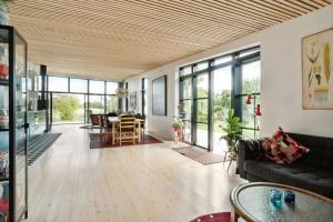 Sea View, Sunrise And 200 Meters To The Water