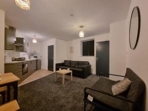 ApartHotel 1 - Fast WiFi, Hotel Linen, Keyless Entry, City only 10 Mins - BY PROPERTY PROMISE