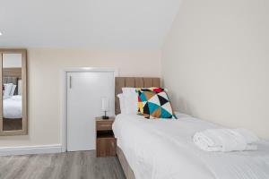 Moxley Residence-2-Bed Home for Business & Leisure