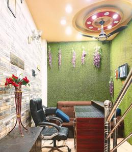 Atharv Paying Guest House