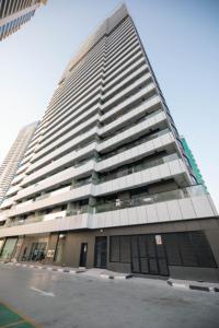 High-Floor Studio with Stunning Lake View in Dubai Marina