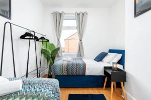 Contractor Friendly 4 Bedroom House in Hemsworth with 6 Beds and Garden