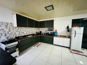 Casa com quarto privativo para cop 30