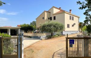 Beautiful Apartment In Sukosan