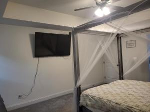 spacious fenced home with garage in Kathleen