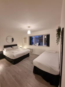 ApartHotel 5 - Fast WiFi, Hotel Linen, Keyless Entry, City only 10 Mins - BY PROPERTY PROMISE