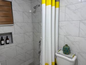 Blue Hole Breeze 5mins Blue Hole 10mins Beach