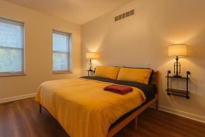 Soulard King Loft near Anheuser-Busch Brewery