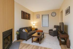 Bright Soulard Loft-King-Queen 2 Baths Parking