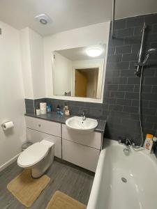 Three Bed Flat on Shakespeare St Sleeps up to 6