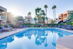 Bring Your Pet! Snowbird Haven with Community Pool!